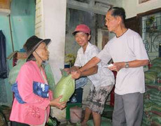 Trúng số bạc tỷ, thôn nghèo “sướng đến phát điên”