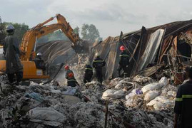 'Bà hoả' thiêu rụi một nhà xưởng