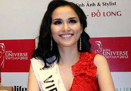 Diễm Hương diện áo dài dát vàng thi Hoa hậu Hoàn vũ