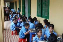 Bữa ăn học đường chưa cân đối về dinh dưỡng