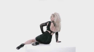 Britney Spears trở lại cực hot trong MV mới