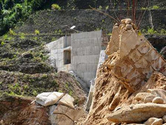 Đình chỉ thi công đập thủy điện bị xe ben húc đổ