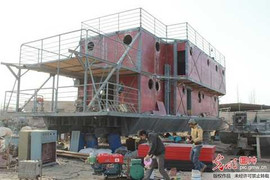 Đóng ‘thuyền cứu mạng’ chờ ‘ngày tận thế’