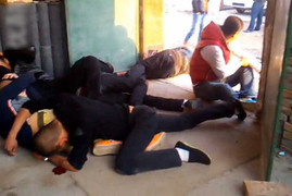 Trung Quốc: Dân cậy võ giỏi, đánh 7 cán bộ ngất xỉu