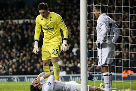 Xem pha đốt lưới nhà siêu hài hước của Gareth Bale