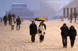 Bão tuyết bất thường, các cửa ngõ Matxcơva tê liệt