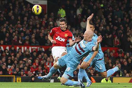 Van Persie nổ súng, MU thắng tối thiểu West Ham