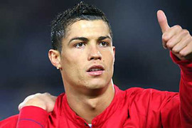 Xem 'Ronaldo mới' của MU đột phá qua rừng hậu vệ