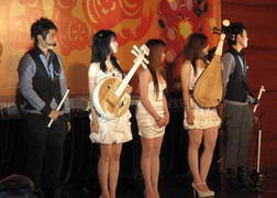 Sinh viên kiếm bội tiền mùa cưới