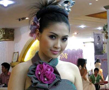 Hoa hậu bỏ chồng đại gia 'không vì trục trặc chuyện ấy'