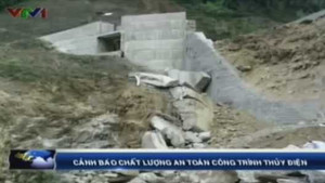 Đang thi công, đập thủy điện vỡ vụn