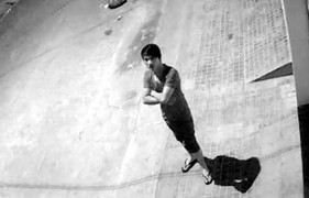 Trộm vào phòng khách uống rượu bất chấp camera an ninh