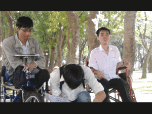 Nam sinh bị liệt sau cơn ghen của bố