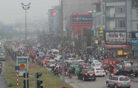 Ảnh: Hà Nội ùn tắc trong sương mù dày đặc