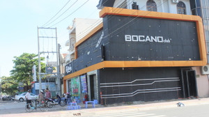 Bạn 'quay tròn' ở vũ trường, nam thanh niên bị đâm chết