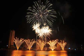 Pháo hoa Đà Nẵng 2013: Hội ngộ bất ngờ trên sông Hàn