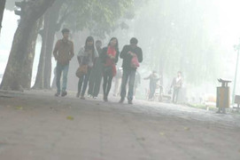 Ảnh: Người Thủ đô 'mò mẫm' trong sương mù