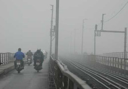 Video: Hà Nội chìm trong màn sương trắng xóa