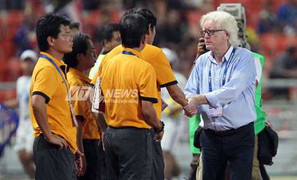 ĐTVN bị loại: Chuyện hai ông thầy trên một đường biên