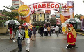 Ngày hội bia Hà Nội: Tiệc uống tri ân khách hàng