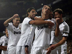 Ronaldo tạo siêu phẩm 'át' Falcao, Real hạ Atletico