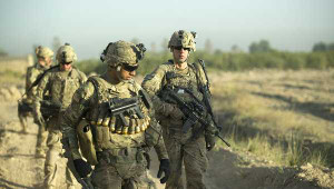 Taliban tấn công căn cứ Mỹ, 10 người chết