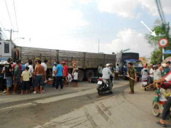 Ám ảnh cánh tay nữ sinh dưới gầm 'hung thần'