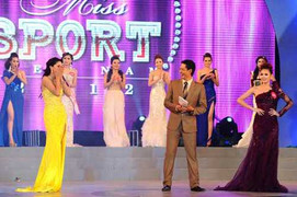 Phì cưới với lỗi ngớ ngẩn của MC Việt