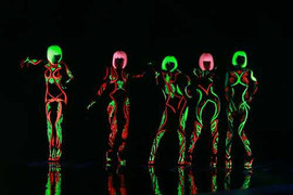 Ngất ngây với nghệ thuật vẽ dạ quang trên cơ thể