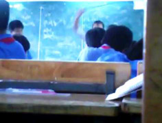 Clip cô giáo 'quất' học sinh bằng roi ngay tại lớp