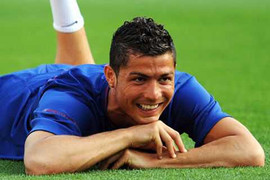 Bản tin sao: Chóng mặt với pha xử lý của cựu sao MU