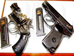 Khởi tố kẻ bắn cảnh sát trước cửa ngân hàng