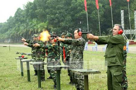 Ảnh: Tùy viên quân sự các nước bắn súng 'đua tài'