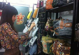 Dân Việt mua hàng hiệu kiểu 'chợ trời'