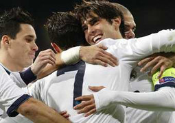 Kaka làm đội trưởng, Real thắng vui Ajax