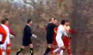 Chạy trối chết vì bị mẹ đối phương xông vào hỏi tội