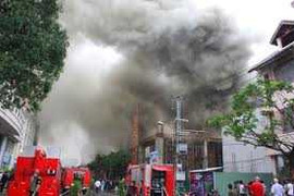 Cháy vũ trường lớn nhất Cần Thơ, 4 người bị thương