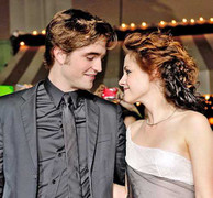 Rộ tin Kristen Stewart mang bầu với Robert Pattinson