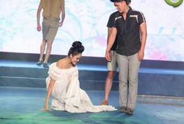 Á hậu Hoàng Anh và Thiên Trang thi nhau 'vồ ếch'