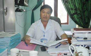 Chuyện bác sĩ dùng miệng cứu người