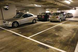 Đắt ngang siêu xe, chỗ để xe tại Hong Kong gây sốc