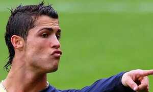 Màn ăn vạ khiến Ronaldo cũng phải chào thua