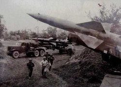 Người xạ thủ và tiểu đội tên lửa liên tục bắn rơi B-52