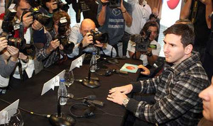 Phục hồi 'siêu tốc', chân Messi như... cao su