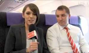 Video: Nữ PV xinh đẹp khiến HLV Liverpool động lòng