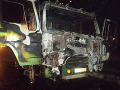 Hà Nội: Nửa đêm, xe tải bốc cháy trước tòa nhà Keangnam