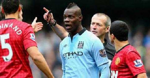 Balotelli đến khốn khổ vì fan MU