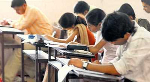 Tránh quấy rối, trường học cấm mặc quần bò, áo phông