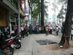 TP.HCM: Rơi từ tầng 5, bé trai tử vong