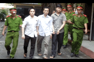 Bị gái mại dâm 'cuỗm' vàng sau khi trộm tiệm vàng